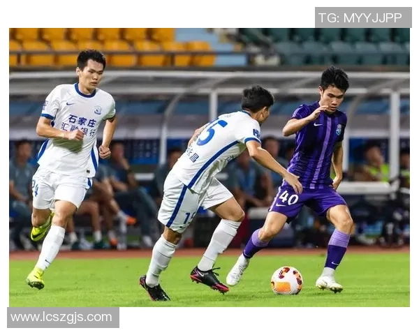 武汉足球队在邀请赛中以100分稳居积分榜首位展现强劲实力